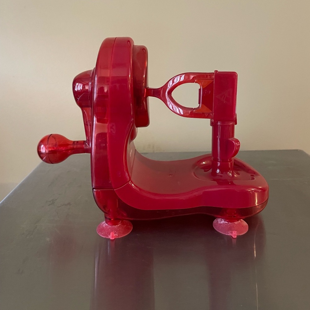 Red Starfrit apple peeler
